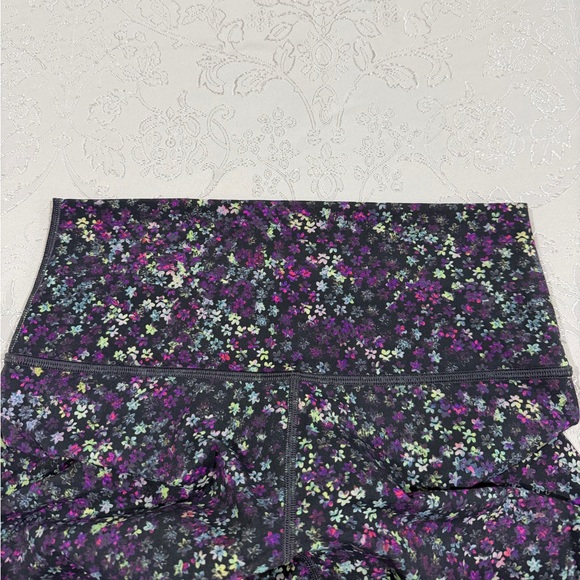 Floral Patterned Lululemon leggings - Picture 5 of 8